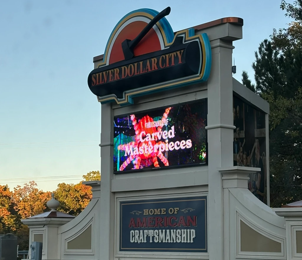 A sign for the Silver Dollar City theme park