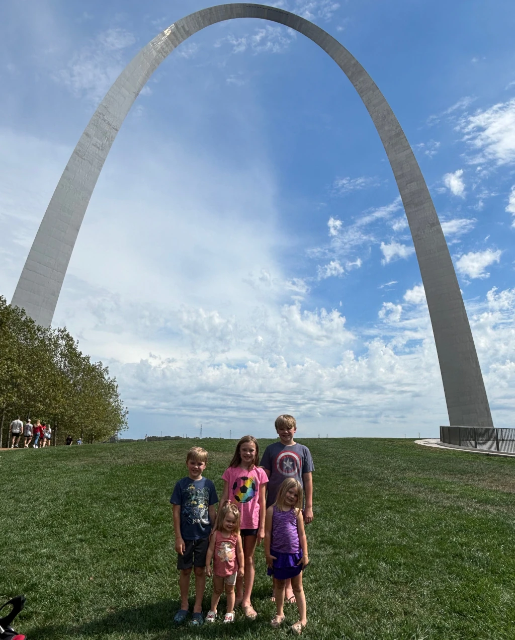 Kids standing under the Gateway Arch