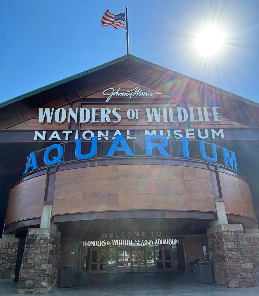 The front of the Wonders of Wildlife Museum and Aquarium