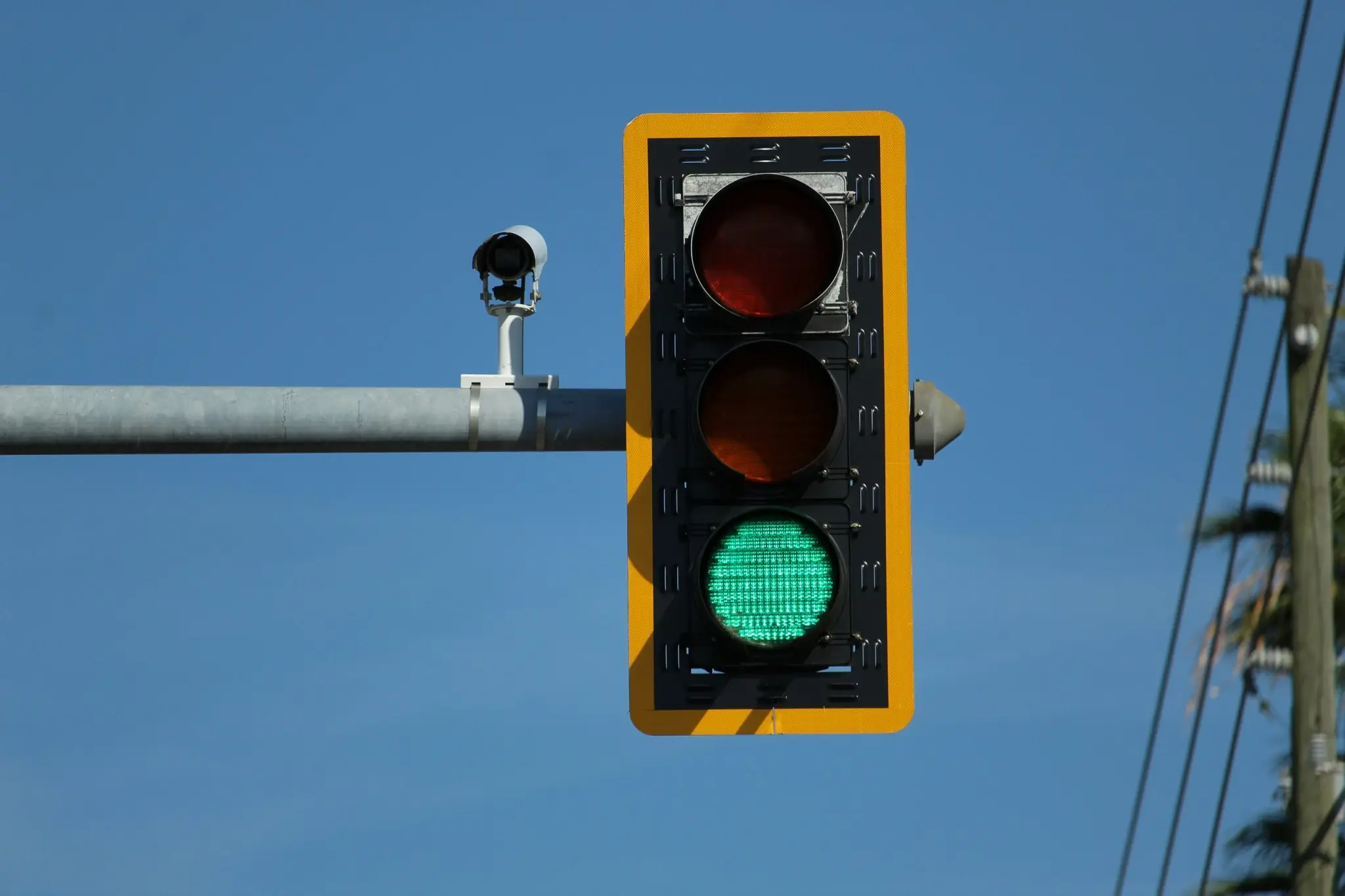 A traffic light with a green light